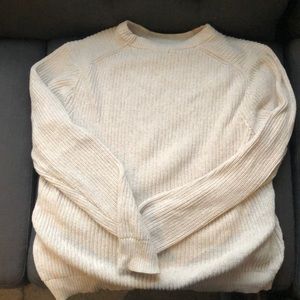 🦋6/$19 Uniqlo cream knit sweater size M